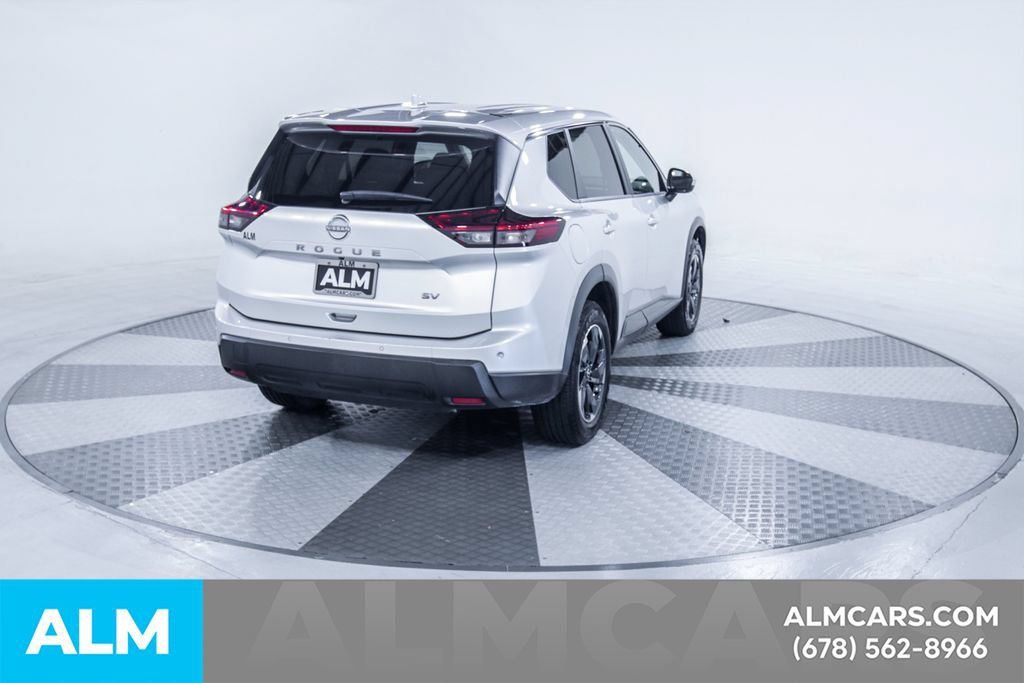 Used 2024 Nissan Rogue SV FWD image 9