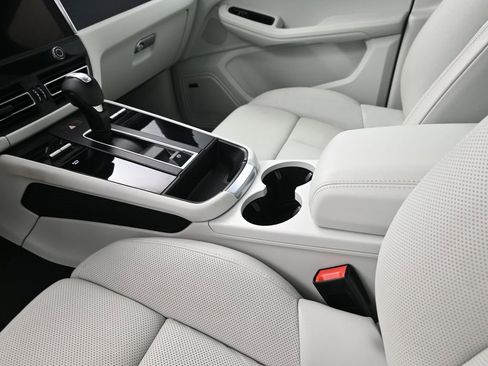 Certified 2023 Porsche Macan GTS image 22