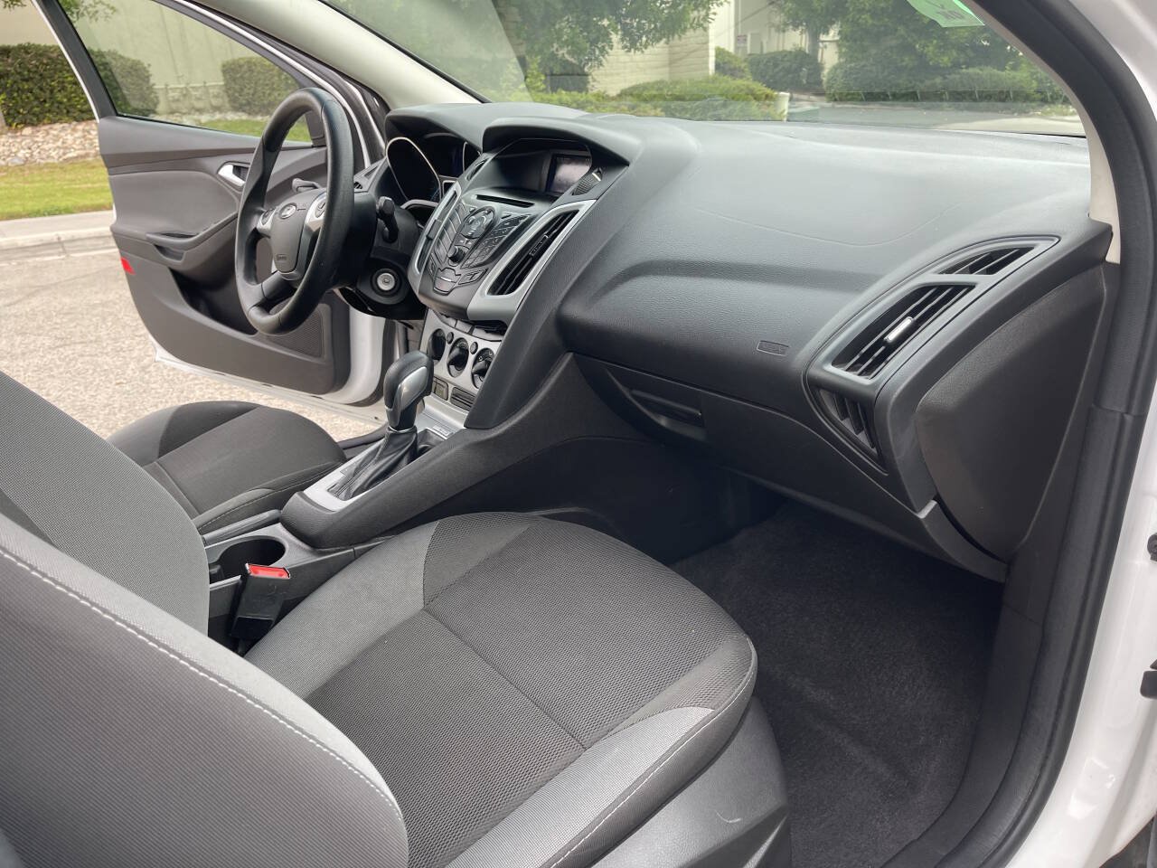 Used 2014 Ford Focus SE FWD image 14