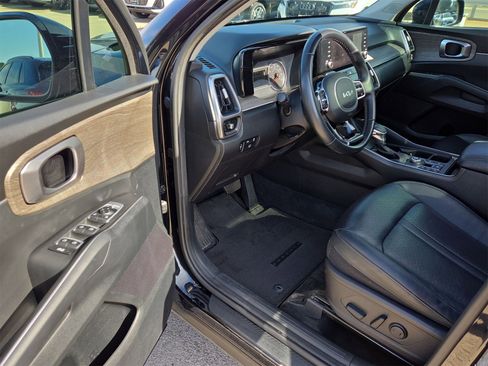 Used 2022 Kia Sorento EX w/ Panoramic Sunroof Package image 15