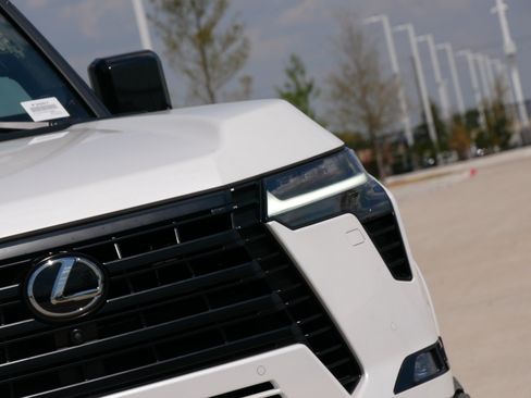 Used 2025 Lexus GX 550 w/ Accessory Package (Z1) AWD/4WD image 10