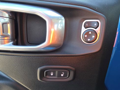 Used 2021 Jeep Gladiator Sport image 27