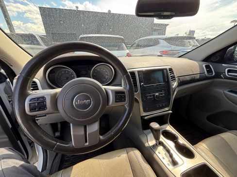 Used 2013 Jeep Grand Cherokee Laredo AWD/4WD image 6