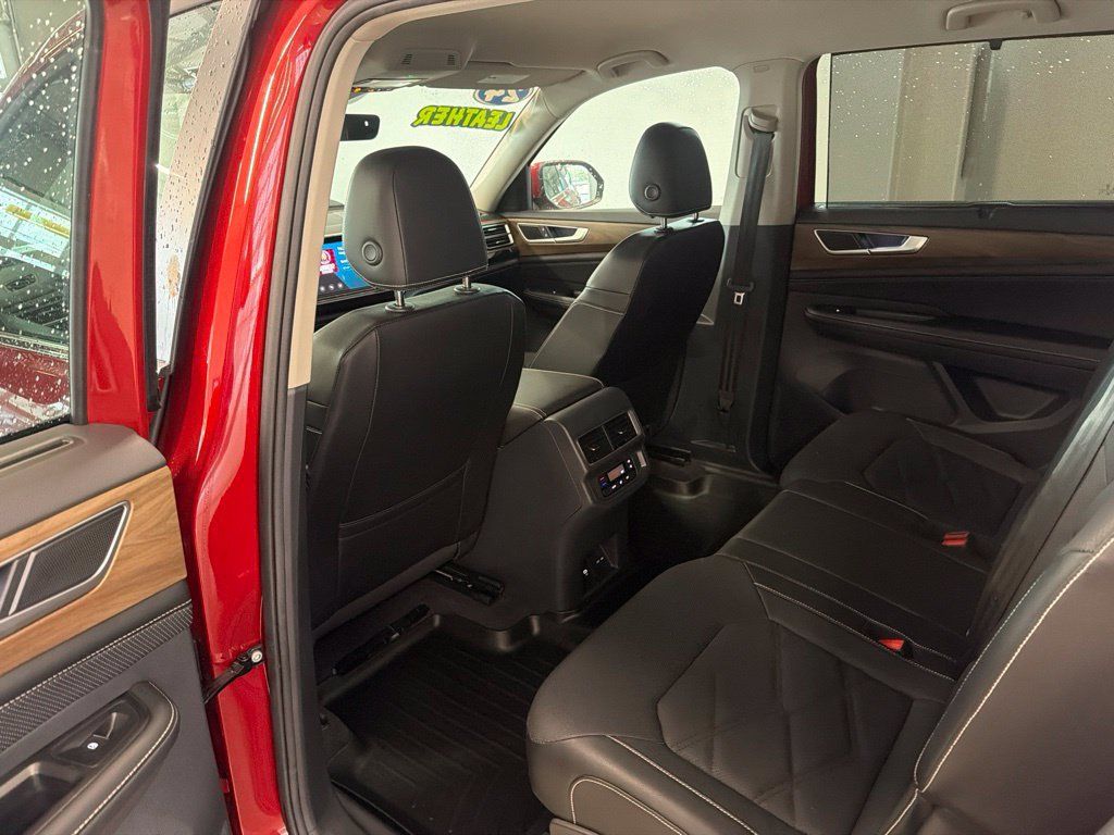 Used 2024 Volkswagen Atlas SE AWD/4WD image 43