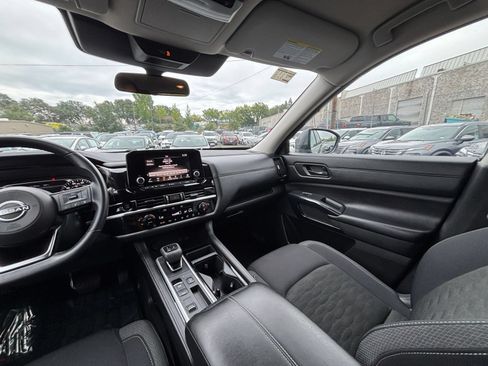 Used 2025 Nissan Pathfinder SV FWD image 38