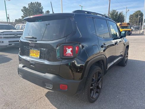 Used 2021 Jeep Renegade Latitude w/ Sun & Sound Group AWD/4WD image 4