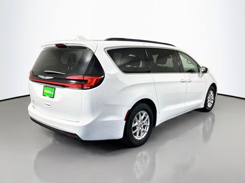 Used 2022 Chrysler Pacifica Touring-L FWD image 10