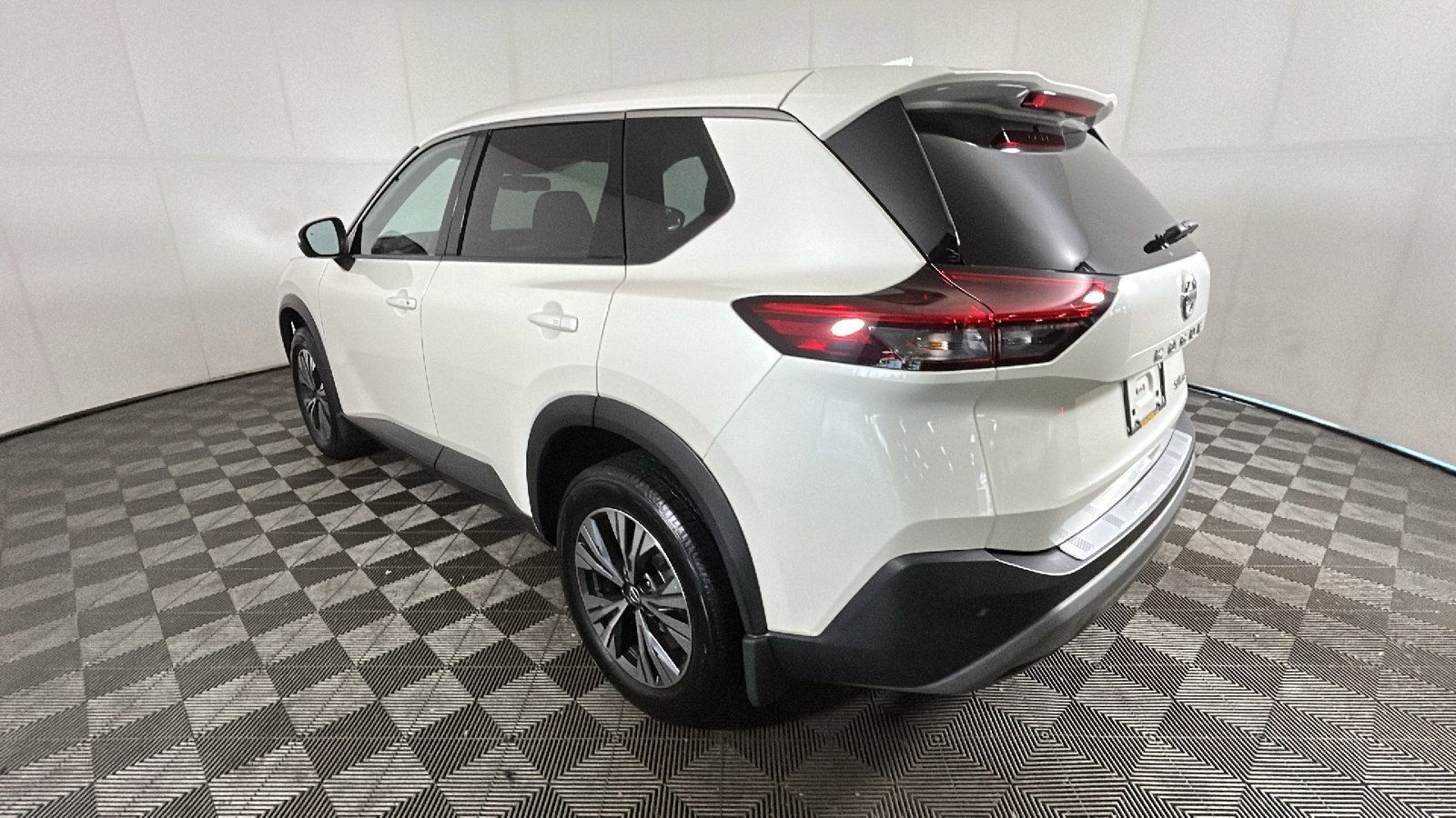 Used 2021 Nissan Rogue SV AWD/4WD image 5