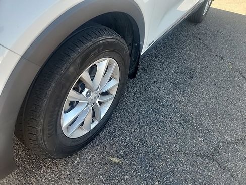 Used 2017 Kia Sorento AWD w/ LX Convenience Package image 7