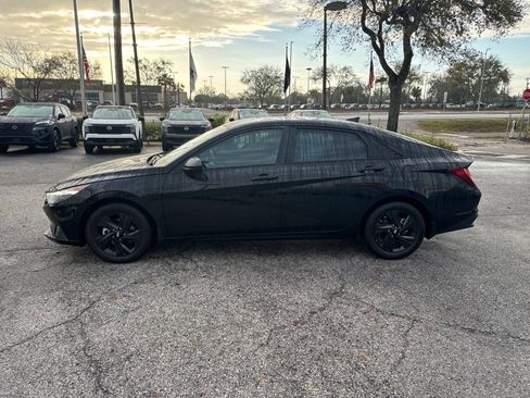 Used 2023 Hyundai Elantra SEL image 10