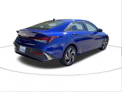 Certified 2025 Hyundai Elantra Sport image 3