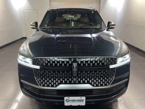 New 2026 Lincoln Navigator L Reserve AWD/4WD image 2