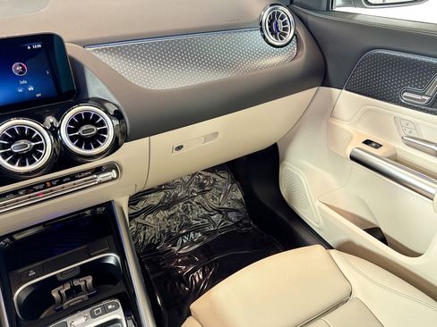 Certified 2025 Mercedes-Benz GLA 250 image 21