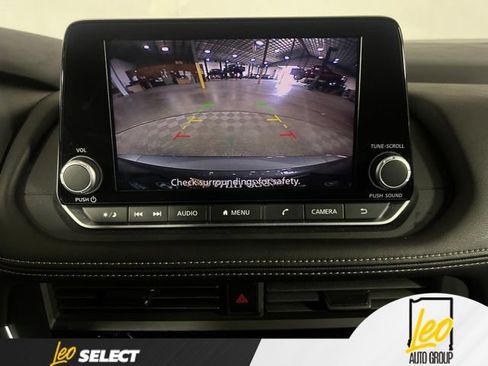 Used 2025 Nissan Rogue S FWD image 13