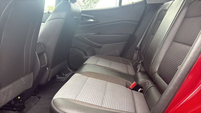 Used 2025 Chevrolet Trax LT w/ LT Convenience Package FWD image 24