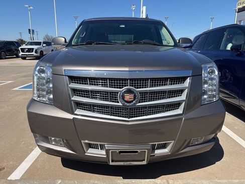 Used 2013 Cadillac Escalade Platinum image 2