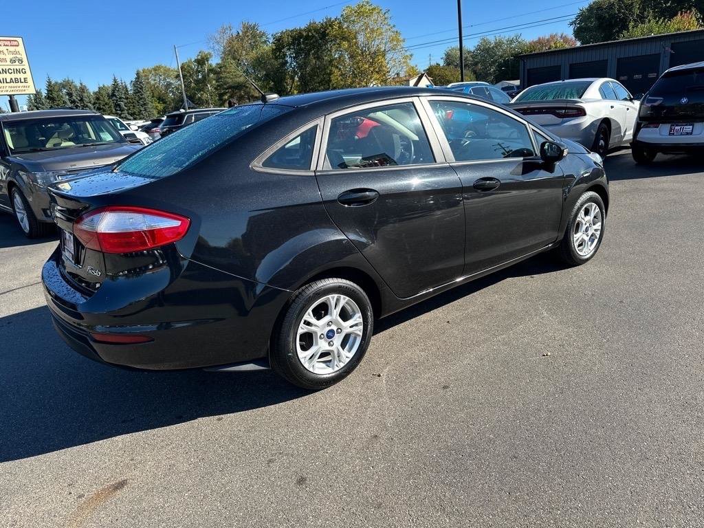 Used 2014 Ford Fiesta SE FWD image 2