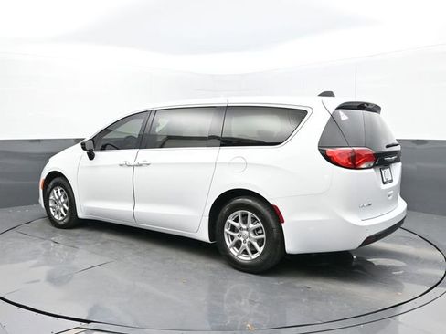 New 2025 Chrysler Voyager LX image 3