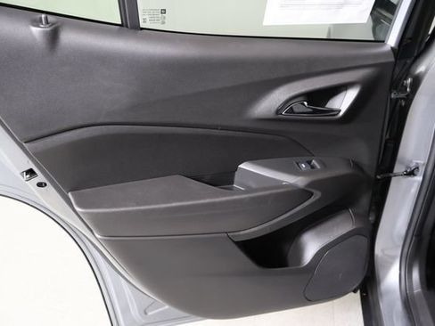 Used 2025 Chevrolet Trax LS FWD image 13