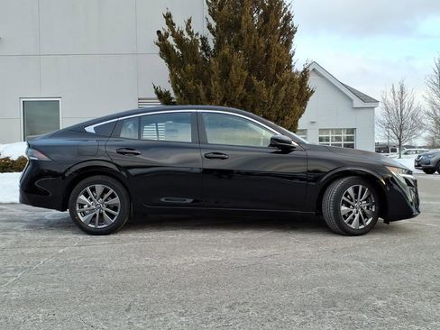 New 2026 Nissan Sentra SL w/ Floor Mat Package FWD image 3