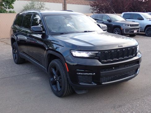 Used 2023 Jeep Grand Cherokee L Limited w/ Black Appearance Package AWD/4WD image 14