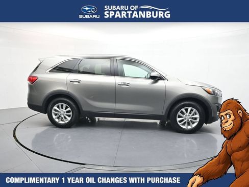 Used 2017 Kia Sorento FWD image 9