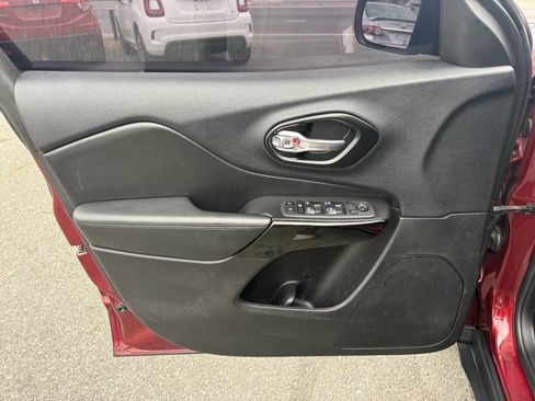 Used 2021 Jeep Cherokee Latitude Plus image 22