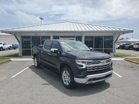 Used 2024 Chevrolet Silverado 1500 LTZ w/ Z71 Off-Road Package AWD/4WD image 10