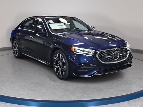 New 2026 Mercedes-Benz E 350 4MATIC Sedan image 3