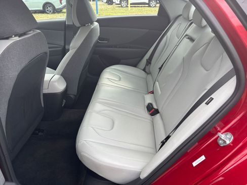 Used 2025 Hyundai Elantra Limited image 27