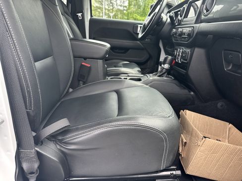 Used 2021 Jeep Wrangler Unlimited Sahara w/ LED Lighting Group AWD/4WD image 16