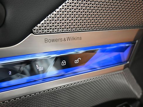 Used 2025 BMW 740i xDrive image 14