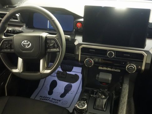 Certified 2025 Toyota Tacoma TRD Off-Road image 28