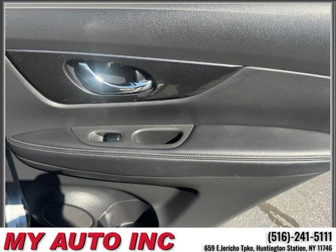 Used 2018 Nissan Rogue SV AWD/4WD image 34