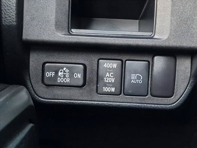 Used 2018 Toyota Tacoma TRD Off-Road AWD/4WD image 17