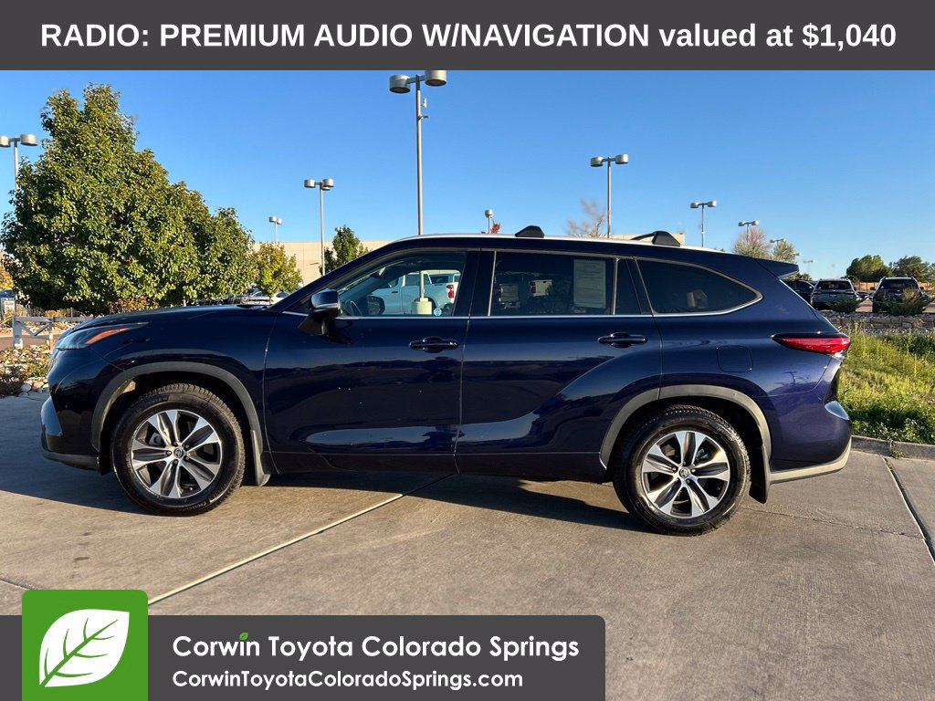Used 2022 Toyota Highlander XLE AWD/4WD image 5