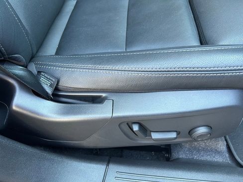 Certified 2025 Volvo XC40 B5 Plus image 17