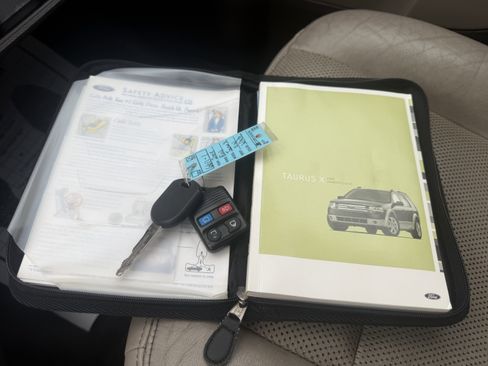 Used 2008 Ford Taurus X SEL image 29