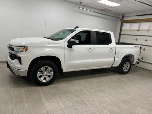 Used 2025 Chevrolet Silverado 1500 LT image 2
