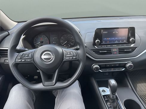 Used 2024 Nissan Altima 2.5 S FWD image 11