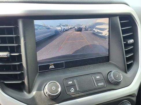 Used 2023 GMC Acadia SLT w/ Elevation Edition FWD image 9