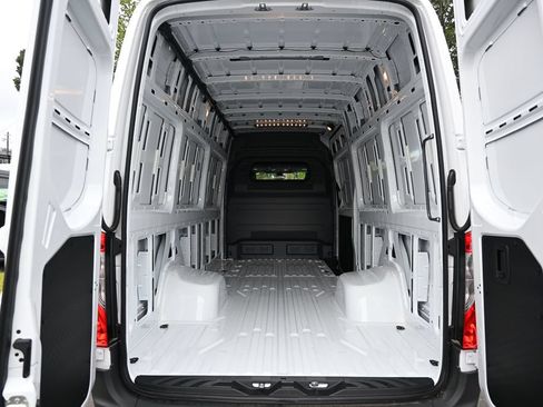 Used 2026 Mercedes-Benz Sprinter 4500 image 28