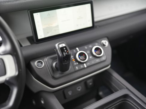 Used 2022 Land Rover Defender 90 AWD/4WD image 16