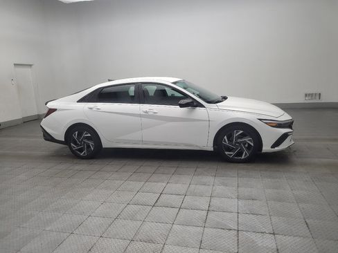 Used 2025 Hyundai Elantra Sport FWD image 11