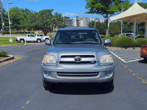 Used 2007 Toyota Sequoia SR5 RWD image 2