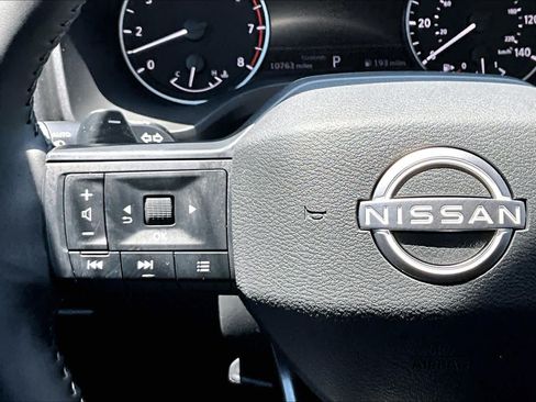 Certified 2025 Nissan Rogue SV FWD image 22