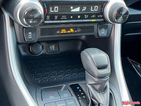 Certified 2025 Toyota RAV4 XLE FWD image 30