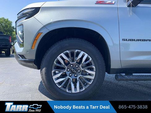 Used 2025 Chevrolet Suburban Z71 AWD/4WD image 18