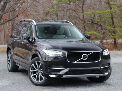 Used 2019 Volvo XC90 T6 Momentum w/ Advanced Package image 2