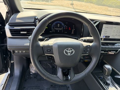 Used 2025 Toyota Camry SE image 23